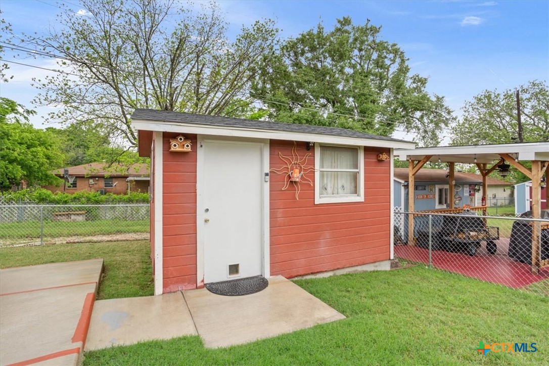 510 Houston Street Property Photo 43