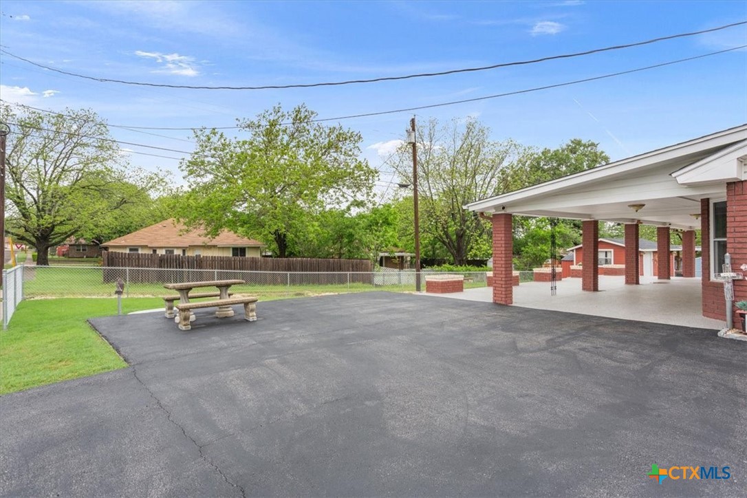 510 Houston Street Property Photo 44