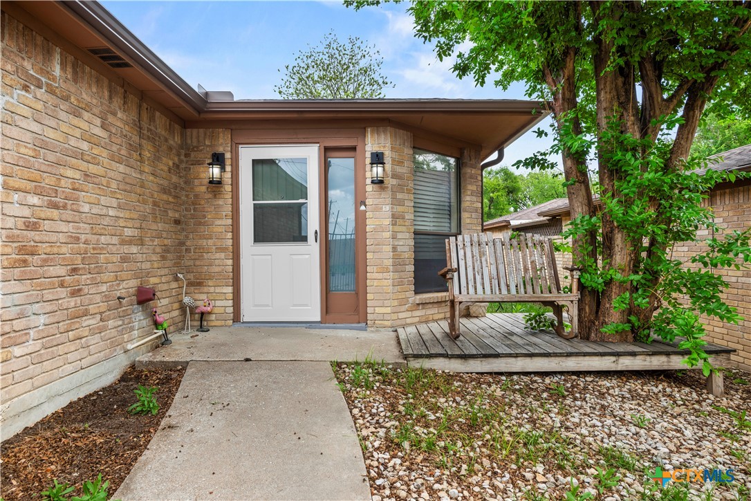 4020 River Oaks Circle Property Photo 1