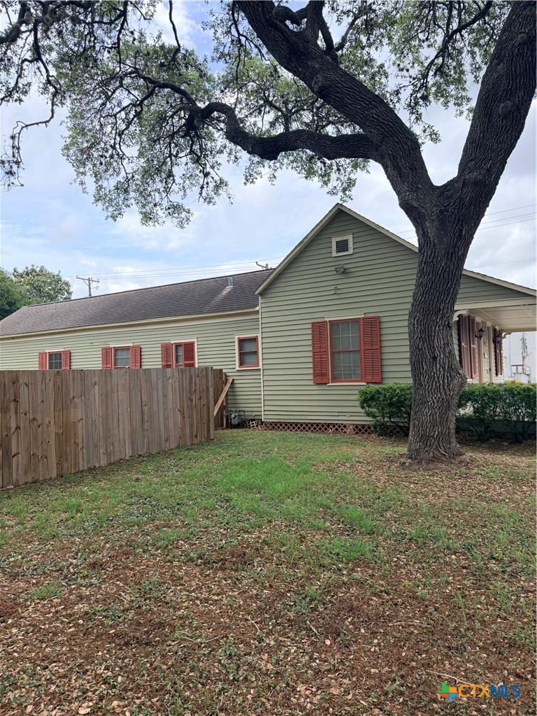 607 N Bridge Property Photo 2