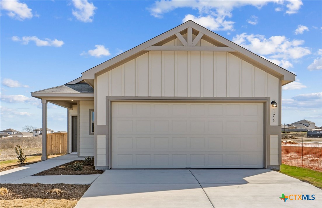 174 Green Berets Bend Property Photo 1