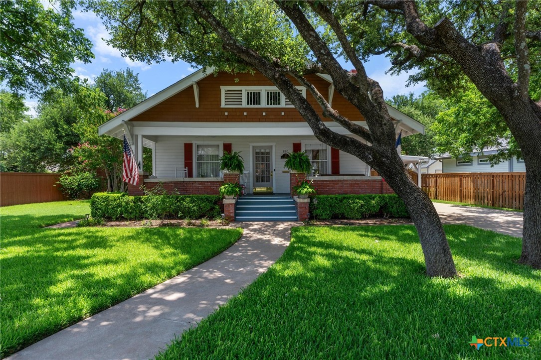 810 E University Avenue