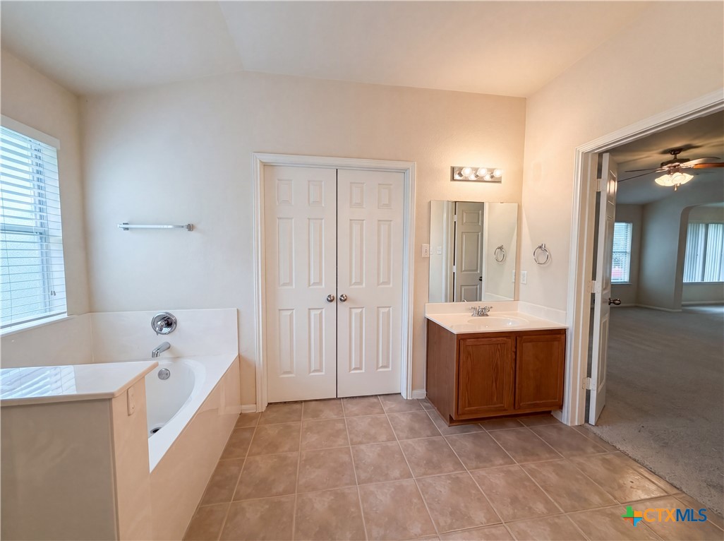 312 Crowfoot Drive Property Photo 6