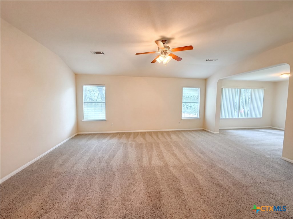 312 Crowfoot Drive Property Photo 8