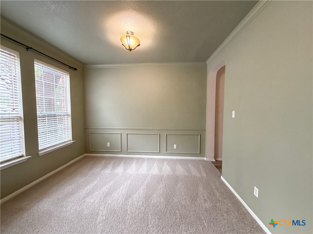 312 Crowfoot Drive Property Photo 11