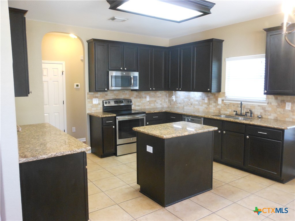 2242 Lakeline Drive Property Photo 8