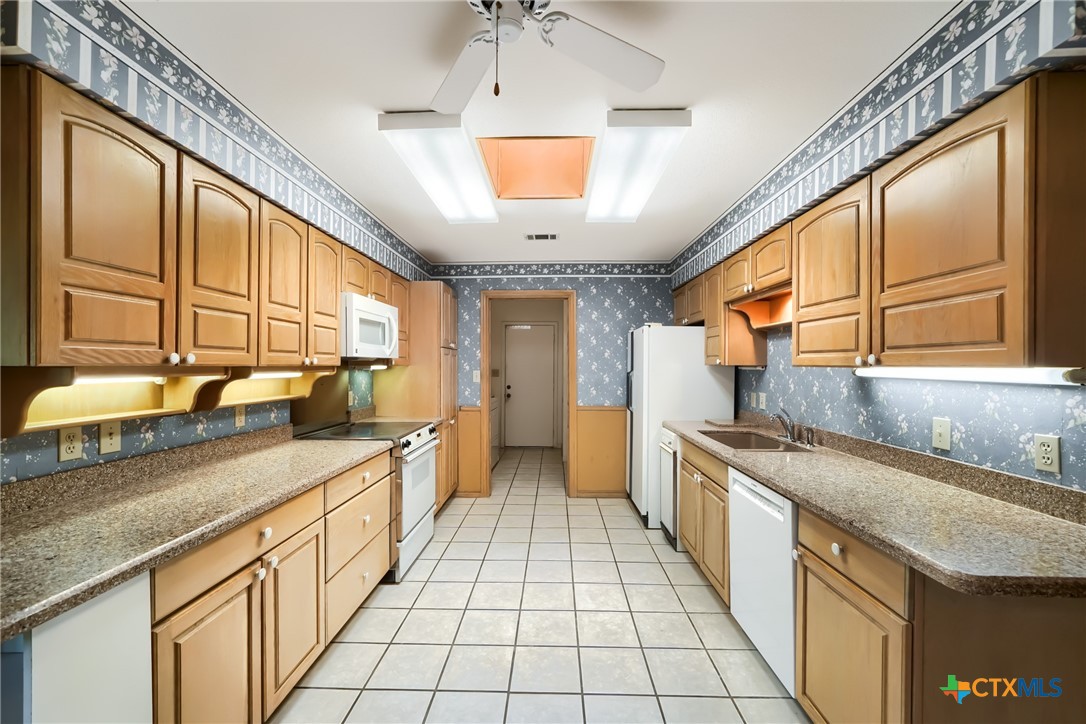 1406 Highland Drive Property Photo 9
