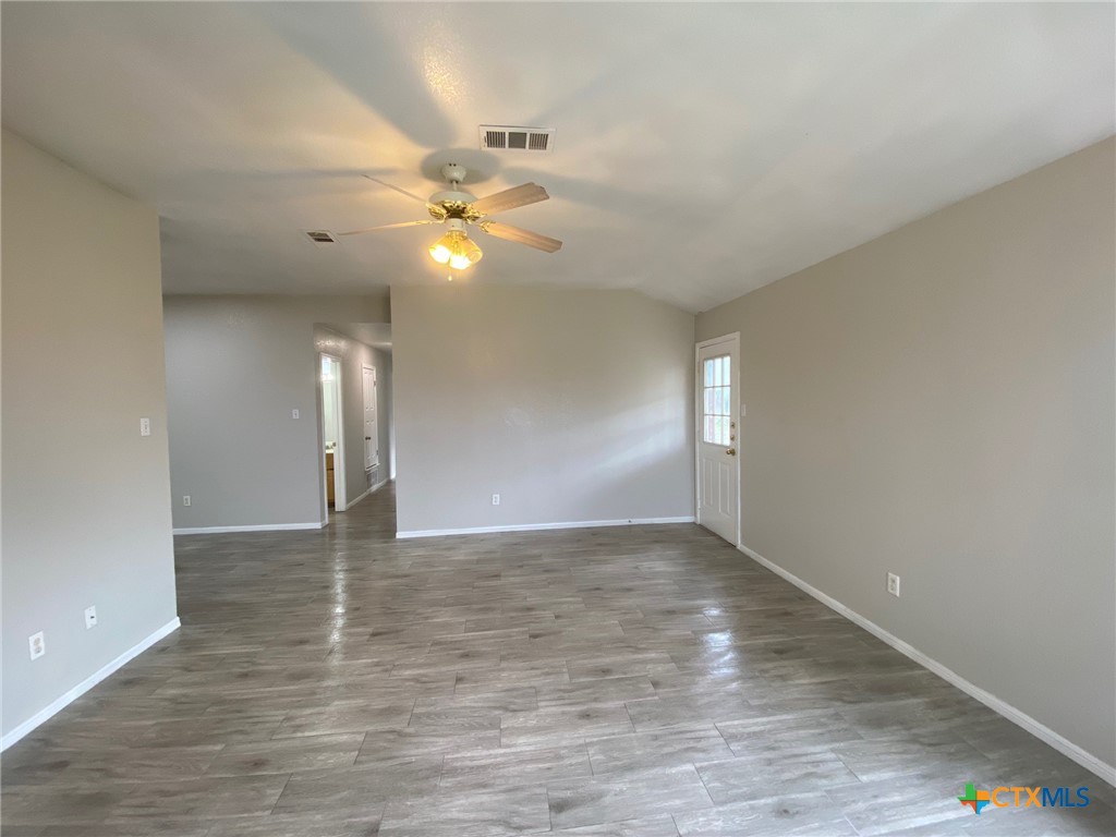 2806 Lucille Drive B Property Photo 2