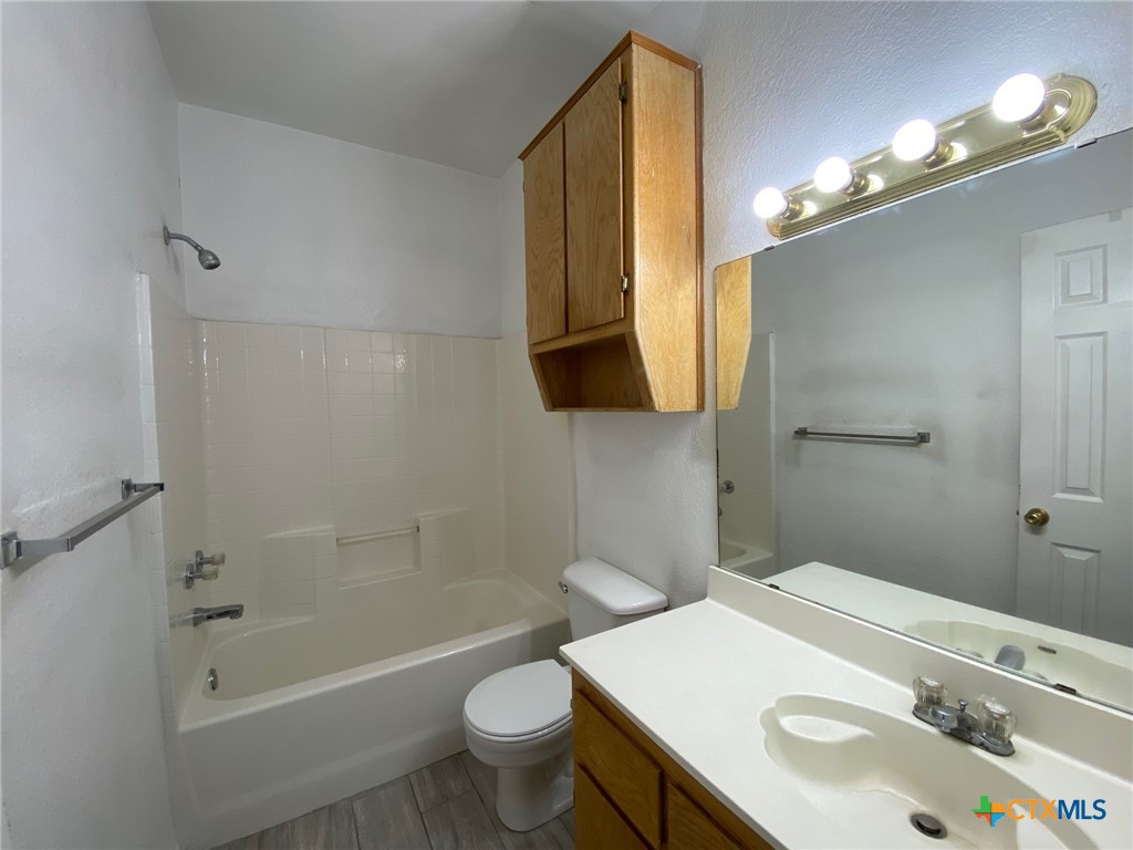 2806 Lucille Drive B Property Photo 5