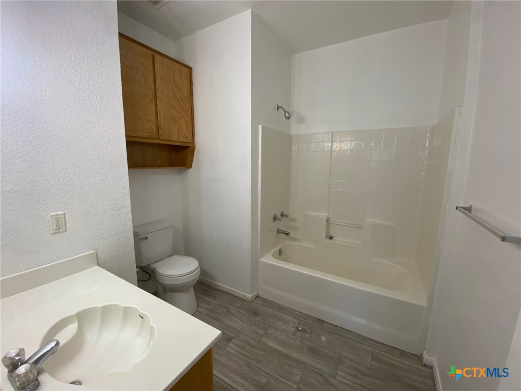 2806 Lucille Drive B Property Photo 8