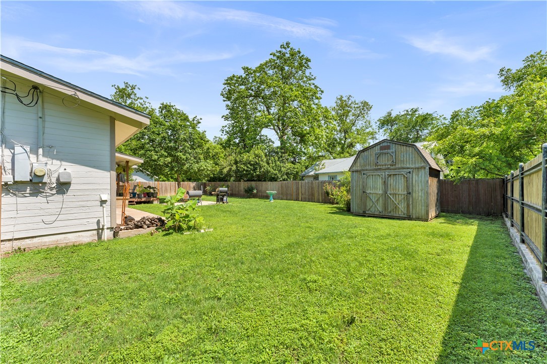 209 E Live Oak Street Property Photo 20
