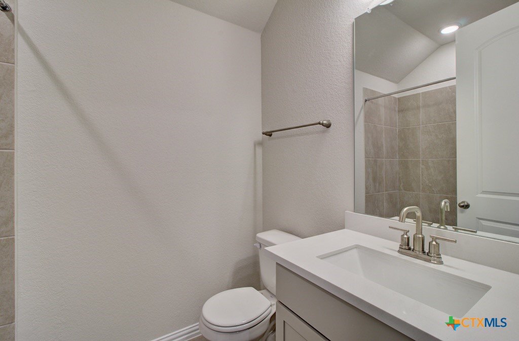 927 Creek Bed Drive Property Photo 3
