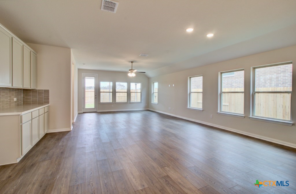 927 Creek Bed Drive Property Photo 7