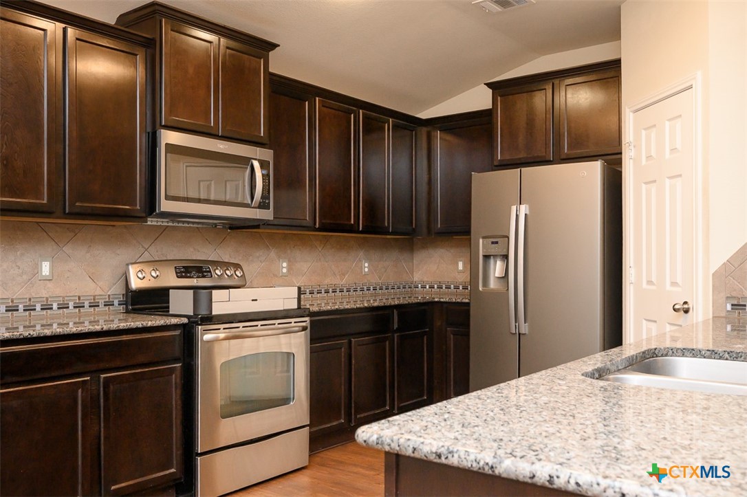 3108 Cricklewood Drive Property Photo 4