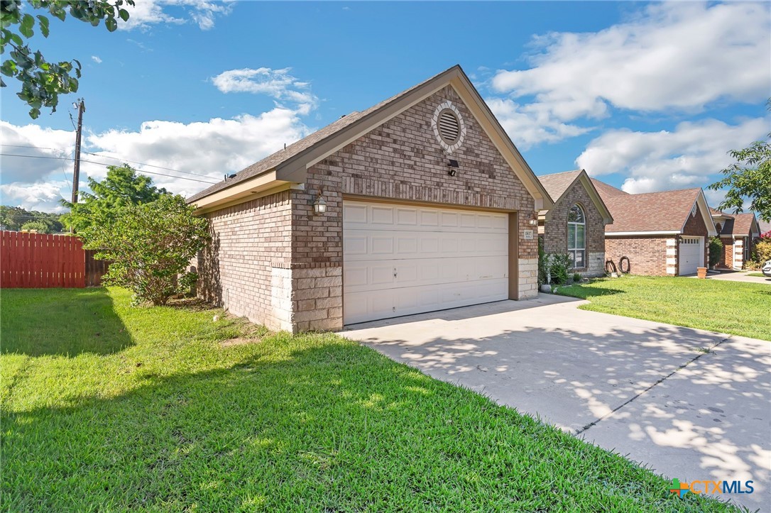 1507 Hazelnut Drive Property Photo 2