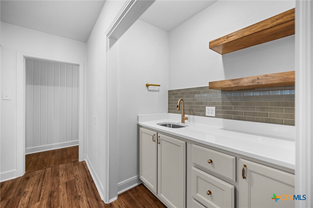 615 W Royal Avenue Property Photo 18