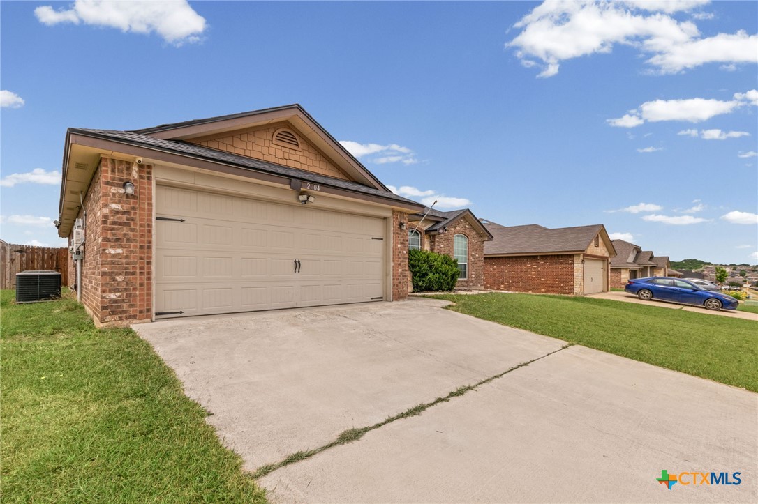 2704 Tarrant County Drive Property Photo 2