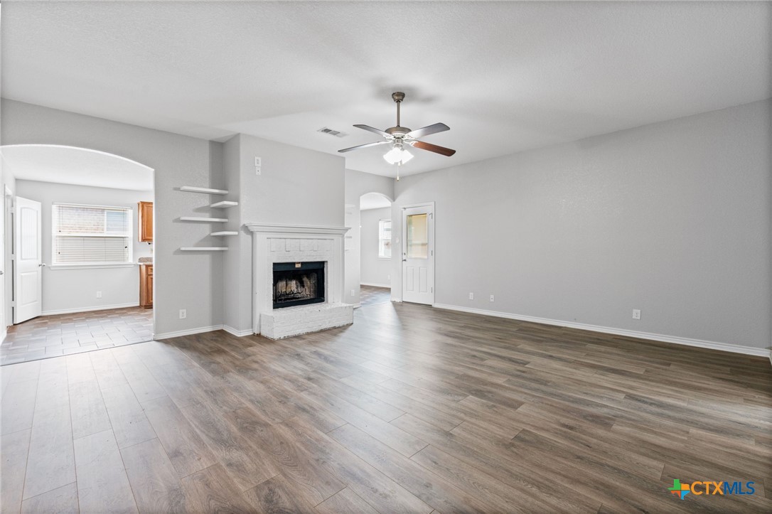 2704 Tarrant County Drive Property Photo 3