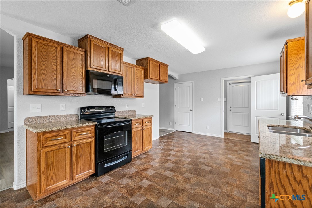 2704 Tarrant County Drive Property Photo 5