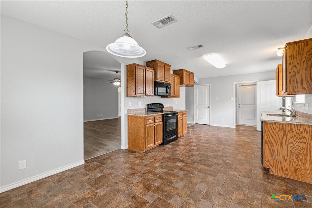 2704 Tarrant County Drive Property Photo 7