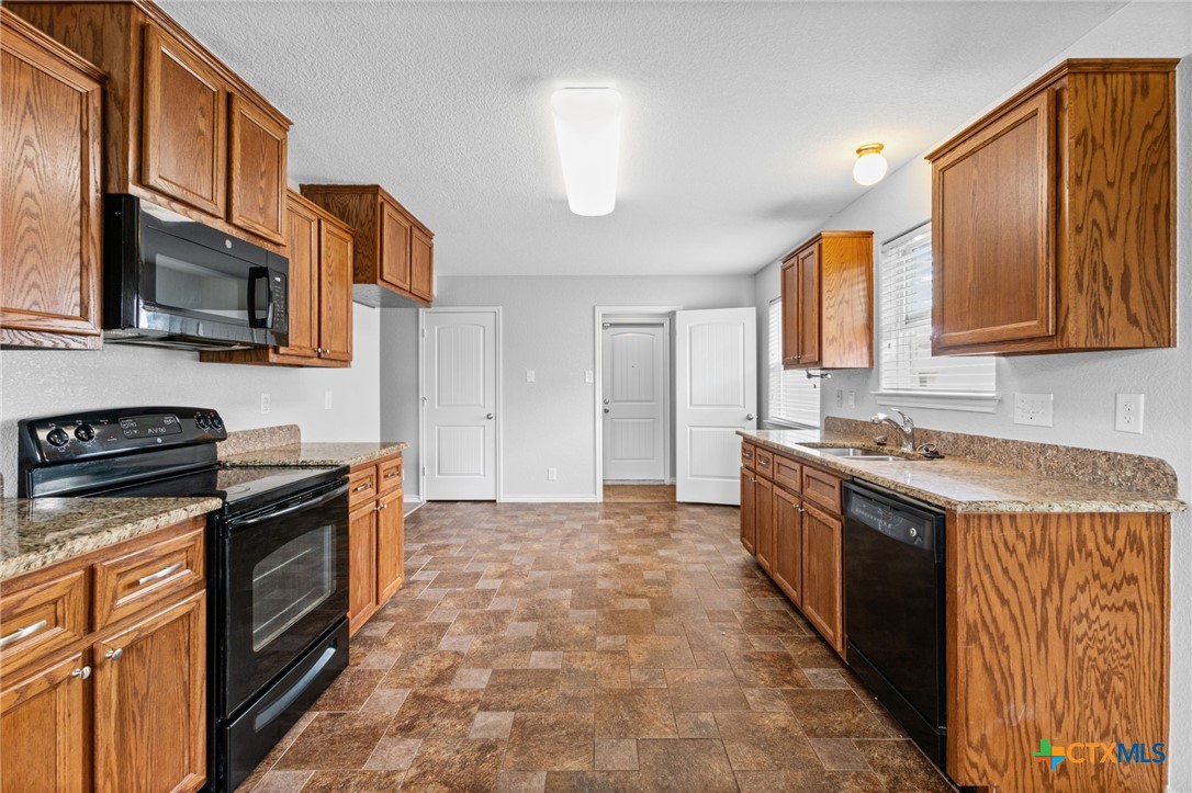 2704 Tarrant County Drive Property Photo 8
