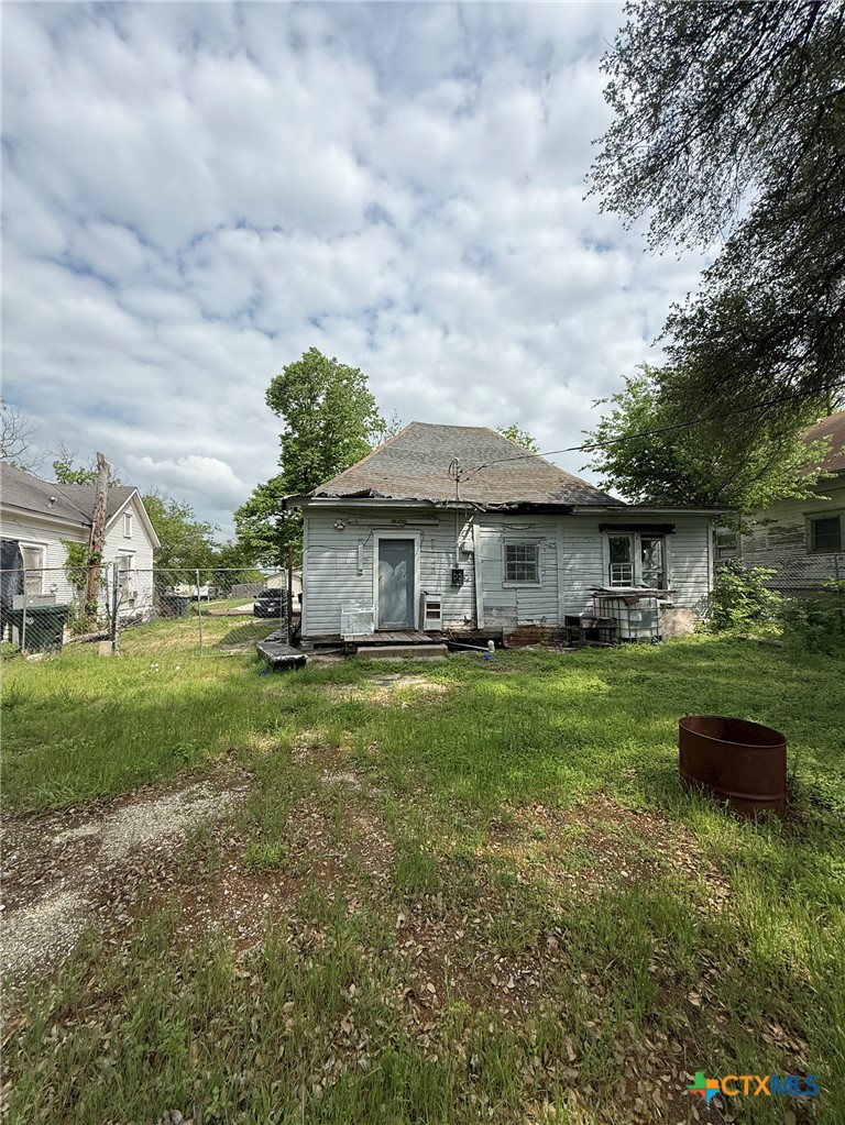706 N Main Street Property Photo 4