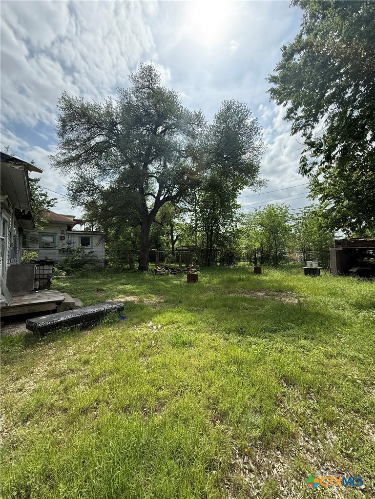 706 N Main Street Property Photo 5