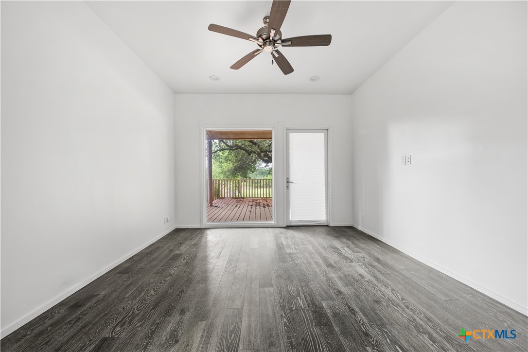2826 Lone Oak Drive Property Photo 3