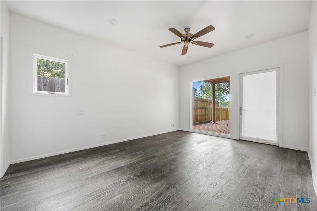 2826 Lone Oak Drive Property Photo 4
