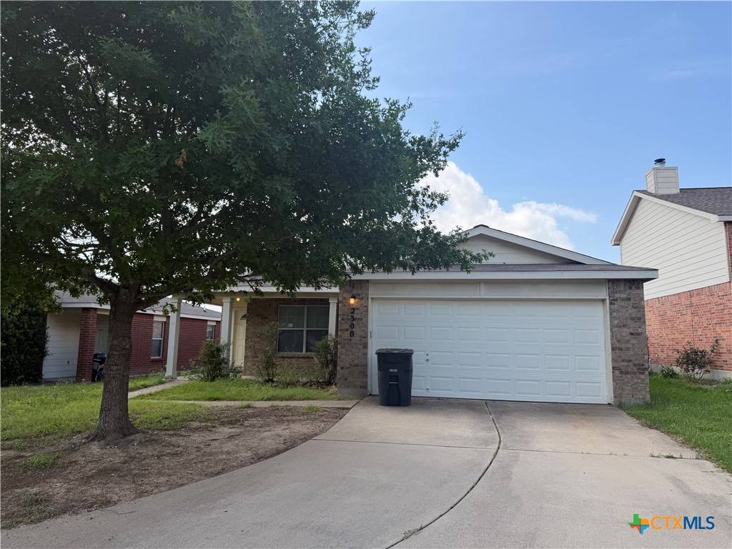 2300 Maedell Drive Property Photo 2