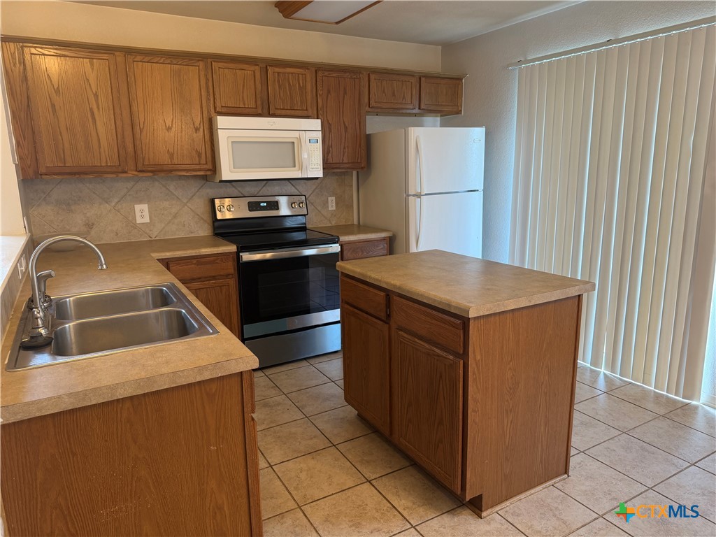 2300 Maedell Drive Property Photo 6