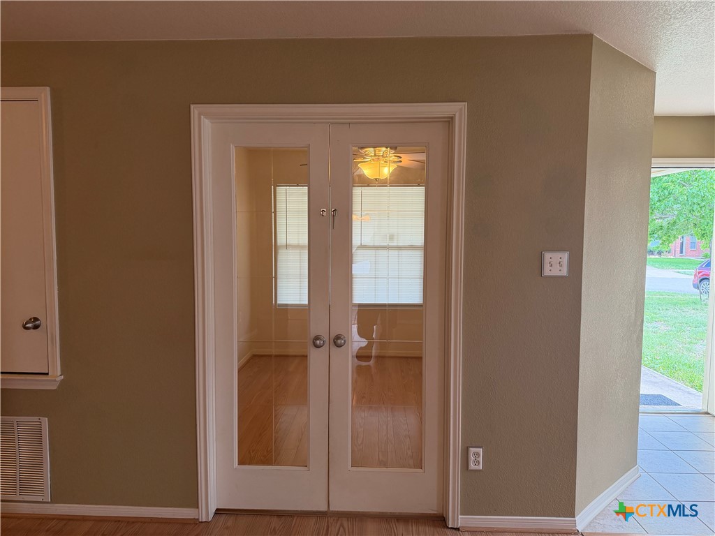 2300 Maedell Drive Property Photo 9