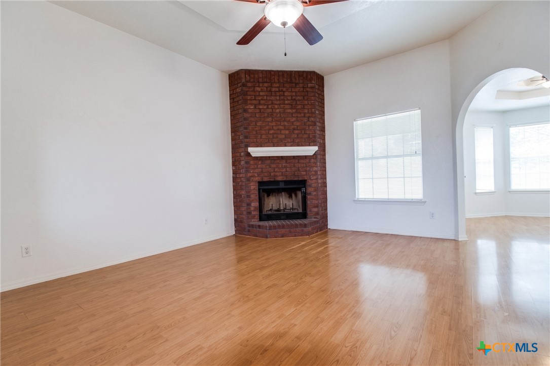 5211 James Loop Property Photo 3