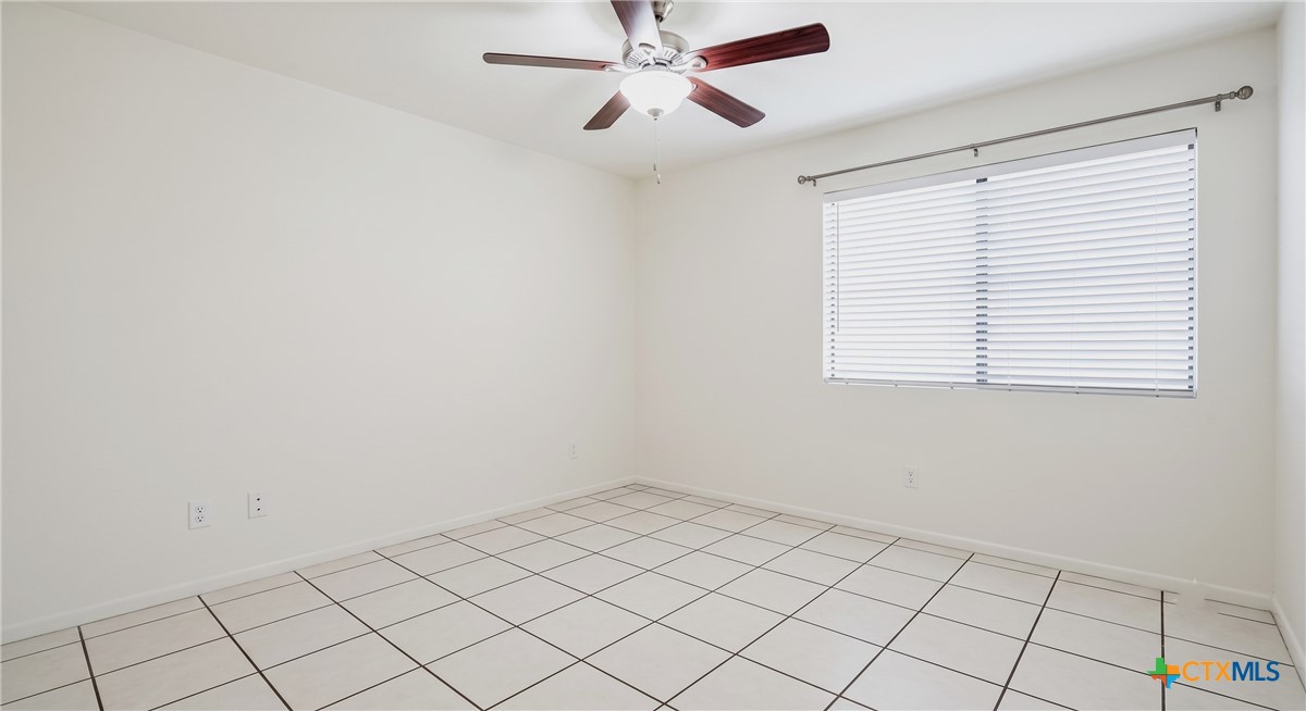 5211 James Loop Property Photo 5