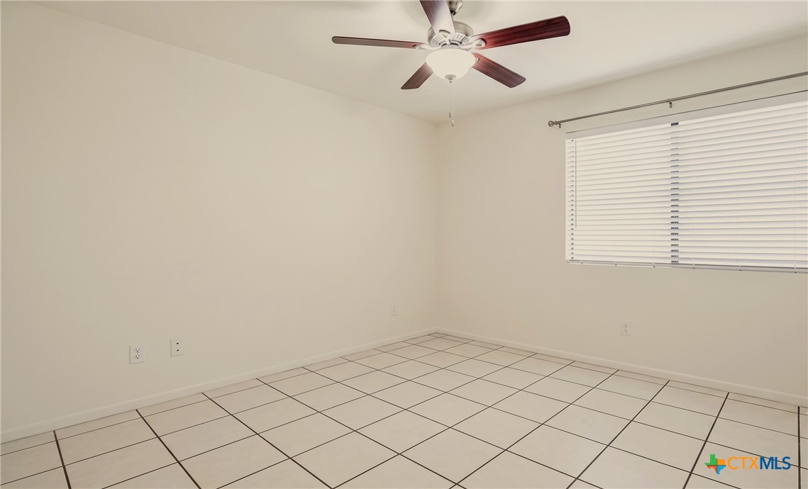 5211 James Loop Property Photo 5