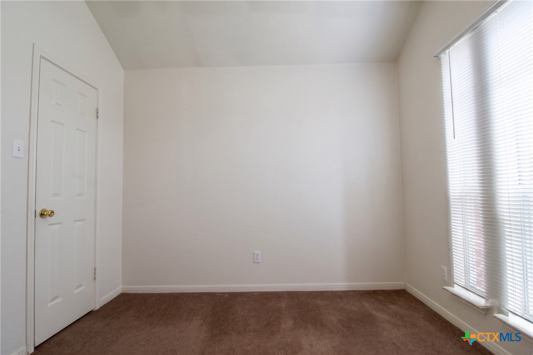 5211 James Loop Property Photo 7
