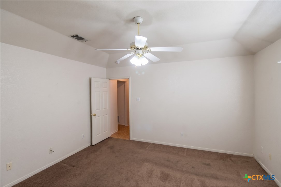 5211 James Loop Property Photo 8