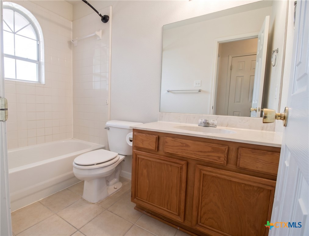 5211 James Loop Property Photo 9
