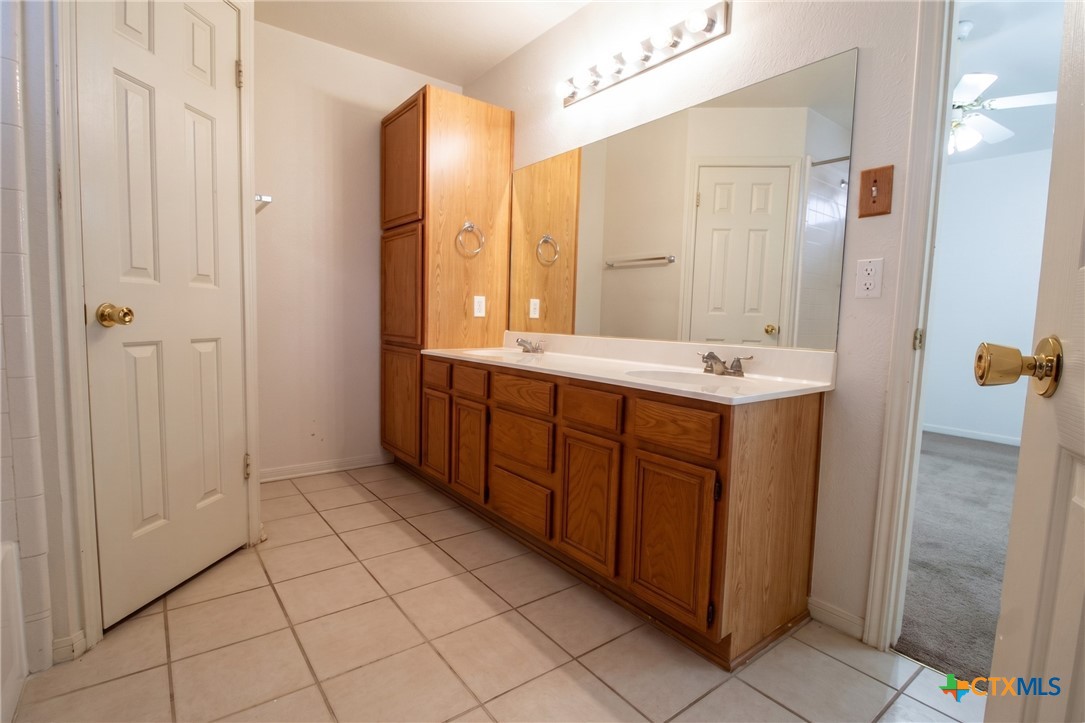 5211 James Loop Property Photo 10