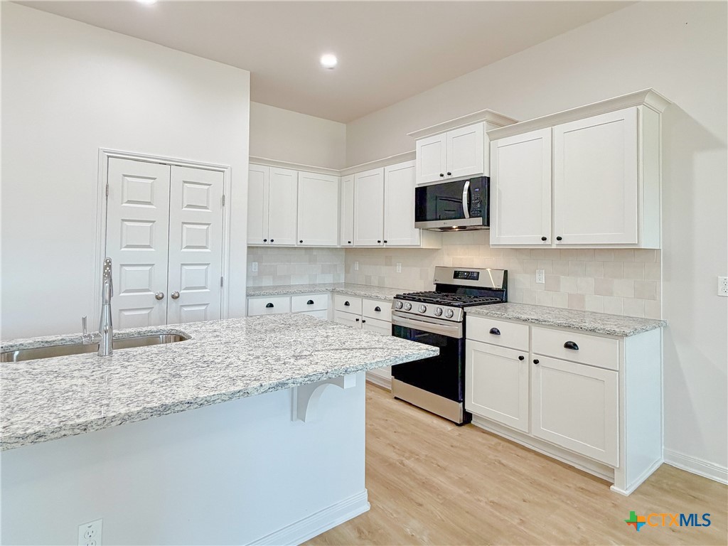 303 Cobble Stone Court Property Photo 23