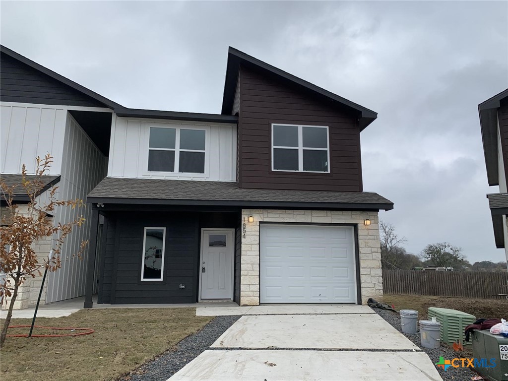 1854 Royal Loop Property Photo 1