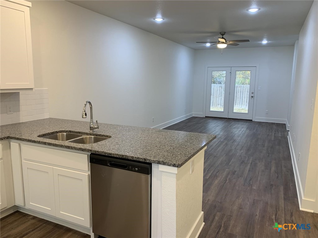 1854 Royal Loop Property Photo 3