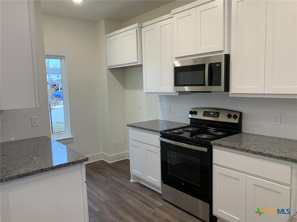 1854 Royal Loop Property Photo 4
