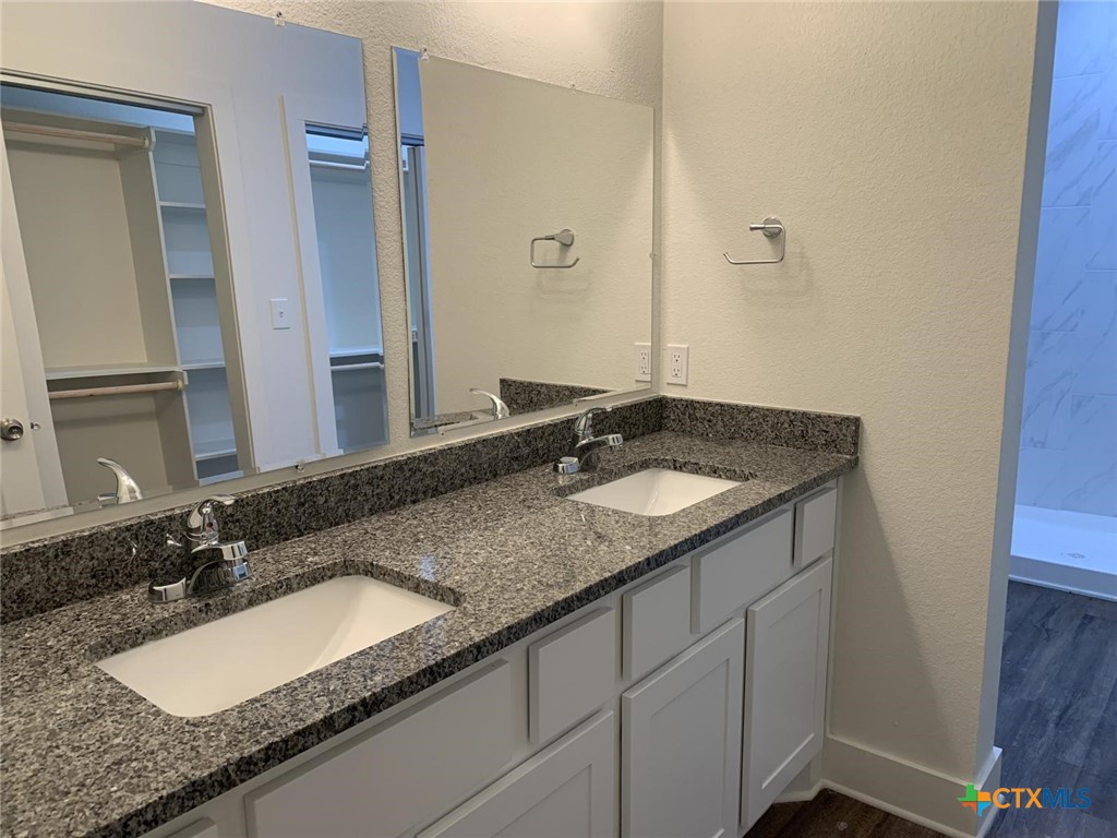 1854 Royal Loop Property Photo 15