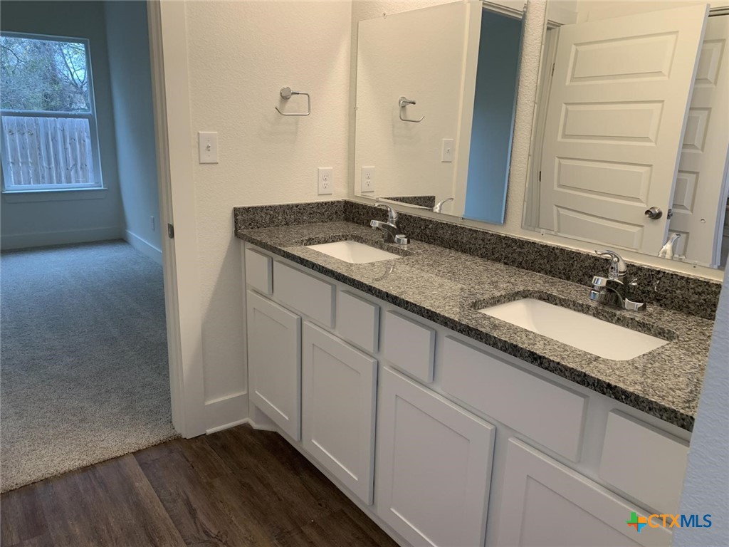 1854 Royal Loop Property Photo 18
