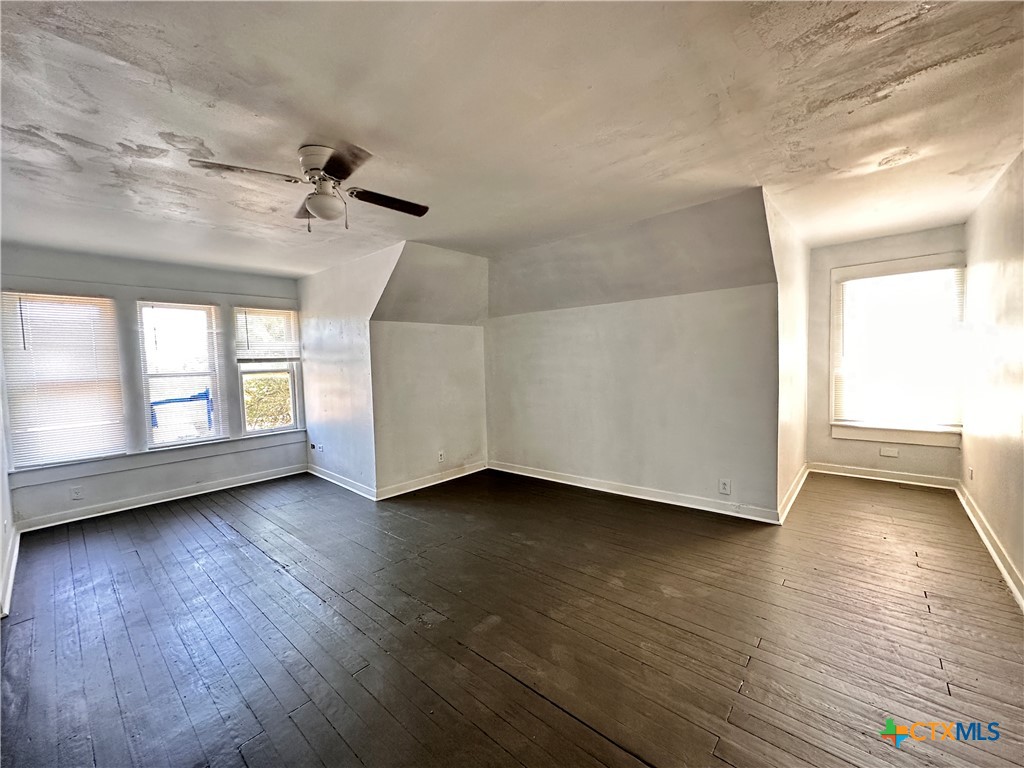1010 Academy Street Property Photo 14