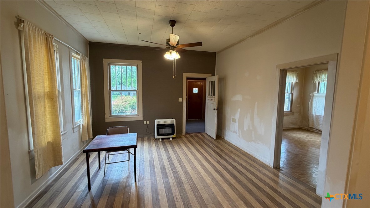 701 East 10th Property Photo 4