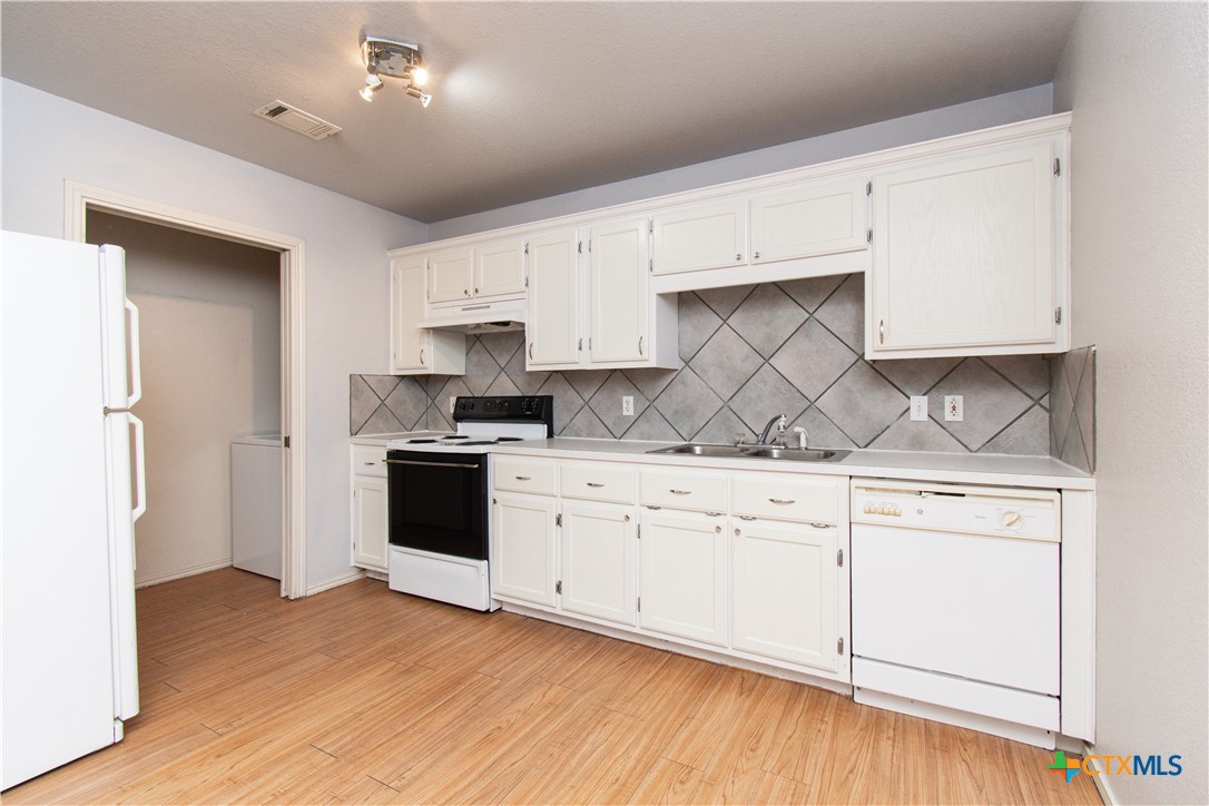 4608 Bowles Drive A Property Photo 4