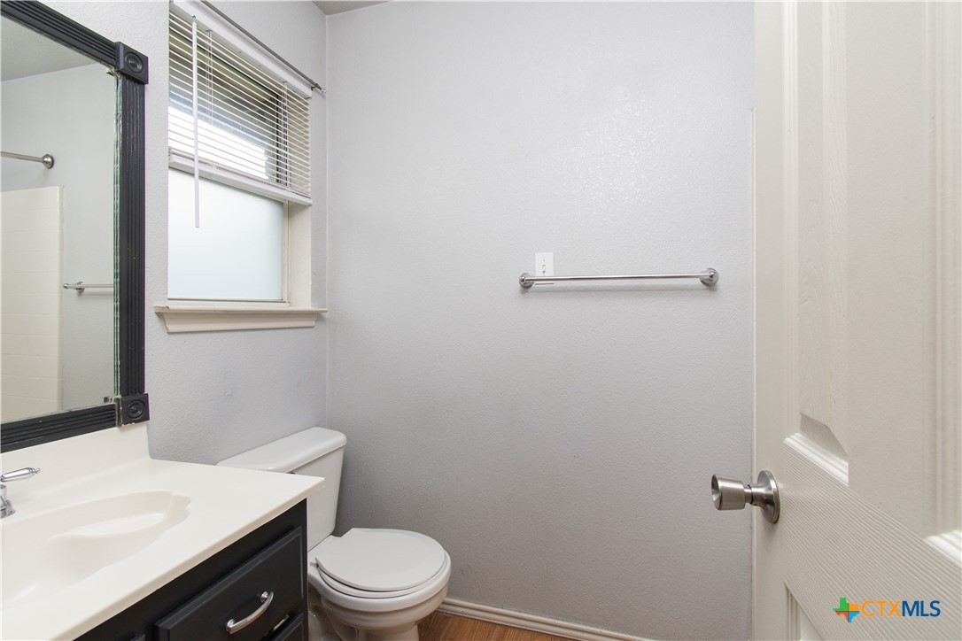 4608 Bowles Drive A Property Photo 9