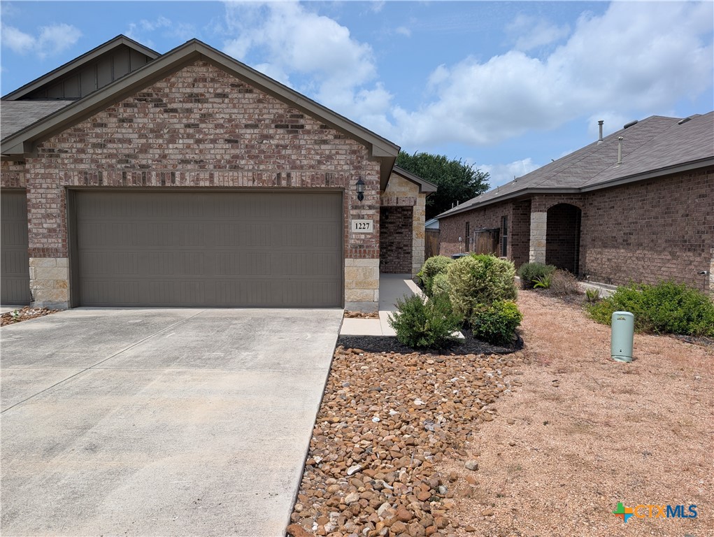1227 Old Fm 306 Property Photo 1